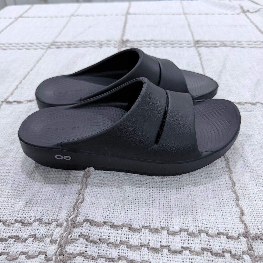 OOFOS Women’s OOahh Slip On Comfort Recovery Slide Sandals Black Size: 8